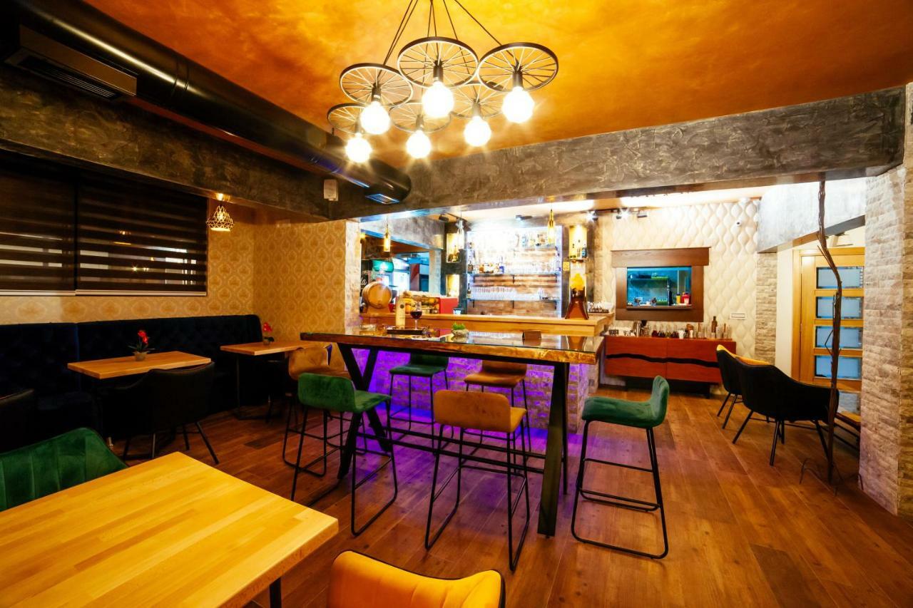 Hotel Platinum Ulcinj Buitenkant foto