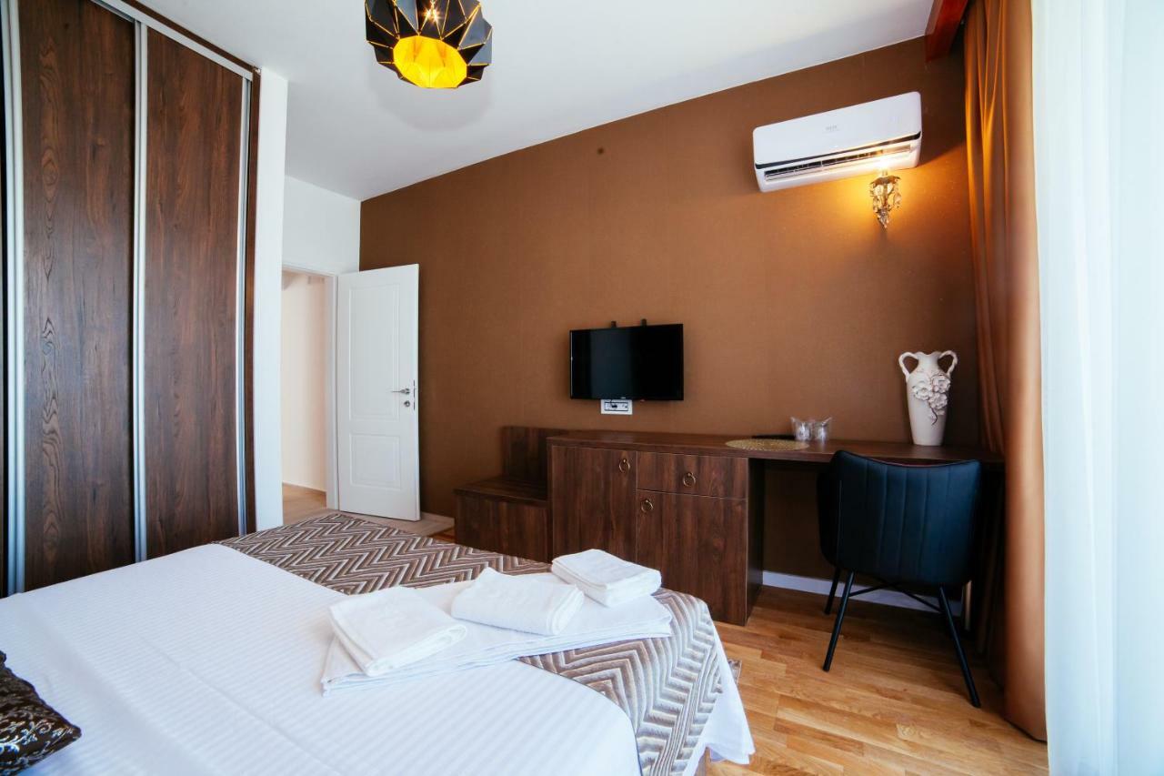Hotel Platinum Ulcinj Buitenkant foto