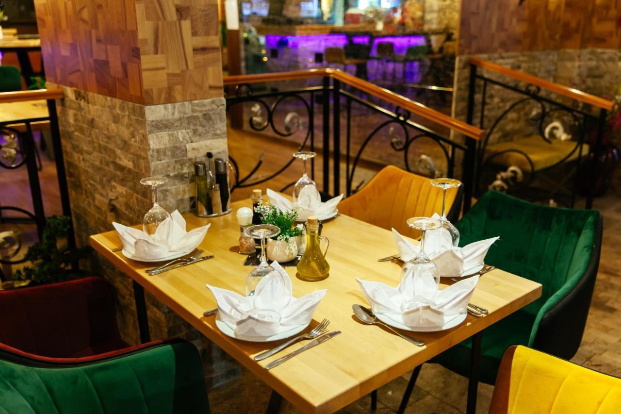 Hotel Platinum Ulcinj Buitenkant foto