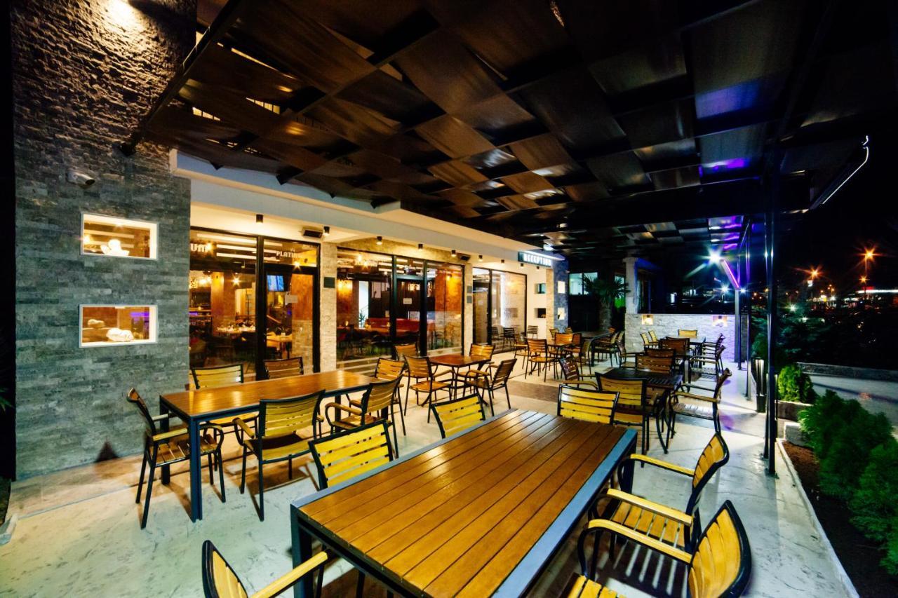 Hotel Platinum Ulcinj Buitenkant foto